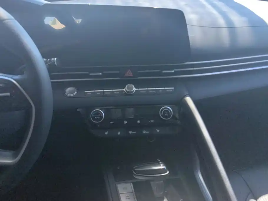 Hyundai Elantra — миниатюра 13