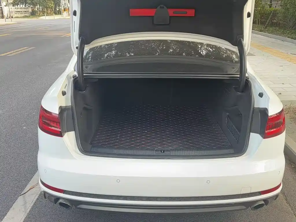 Audi A4L 2018 30 45 TFSI quattro Sport