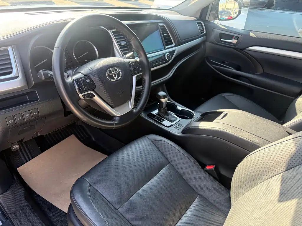 TOYOTA HIGHLANDER