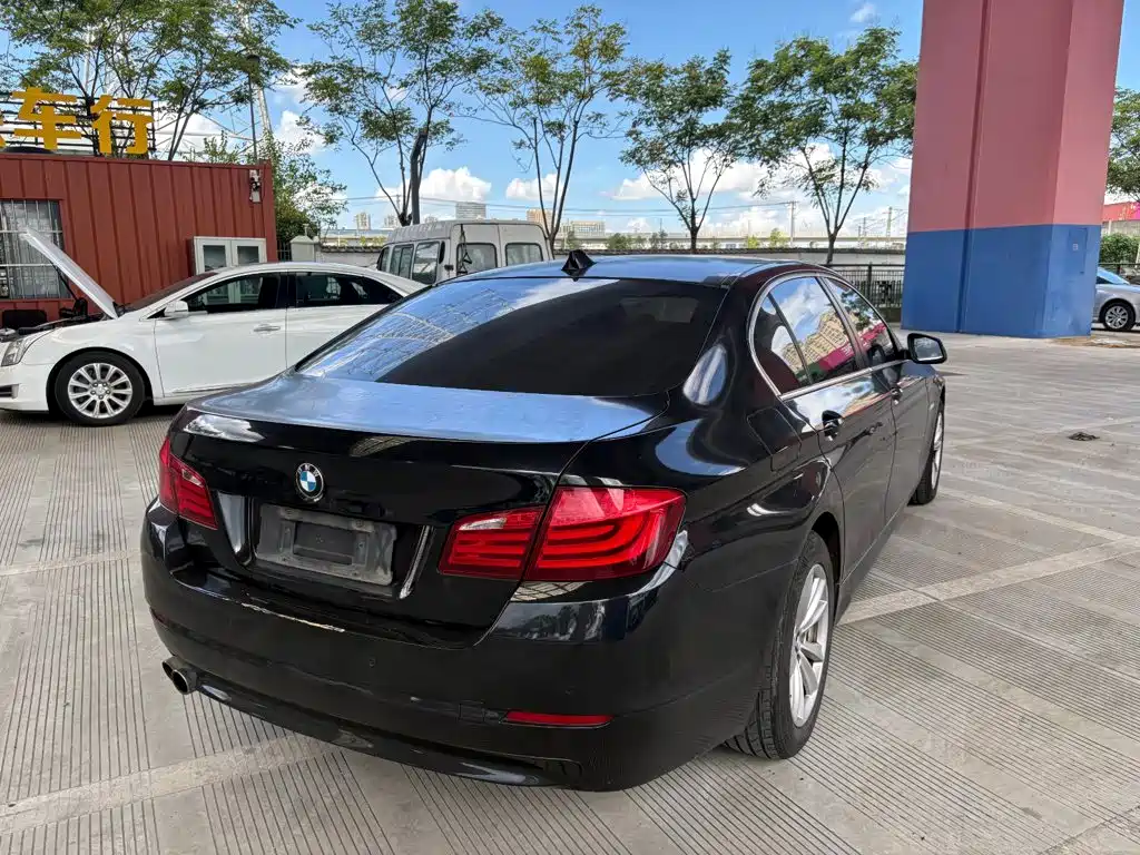 BMW 5 Series — миниатюра 8