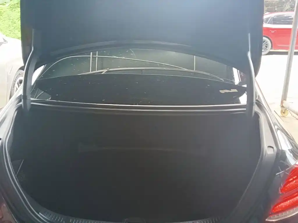 Mercedes-Benz E-Class — миниатюра 19