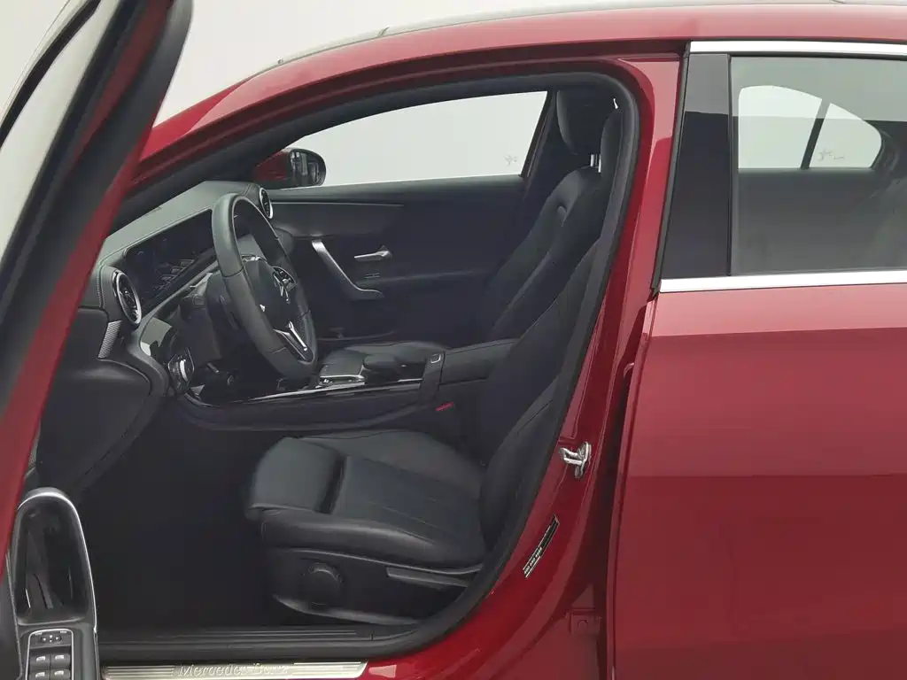 Mercedes-Benz A-Class — миниатюра 10
