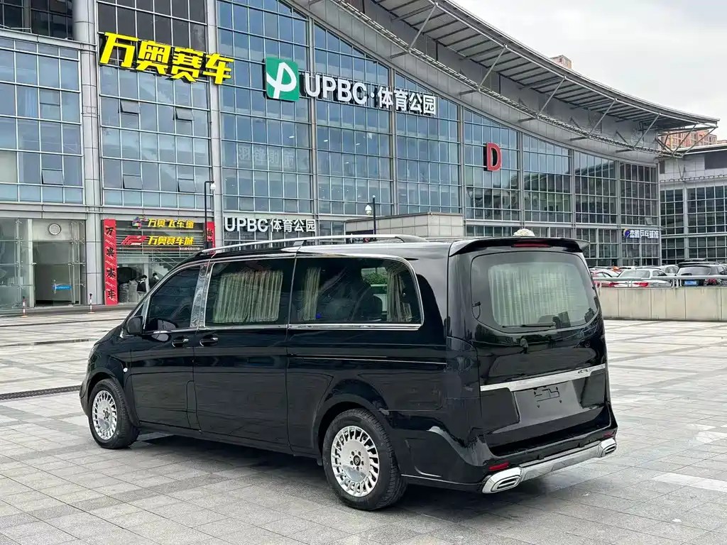 Mercedes-Benz Vito 2023 2.0T 7 мест