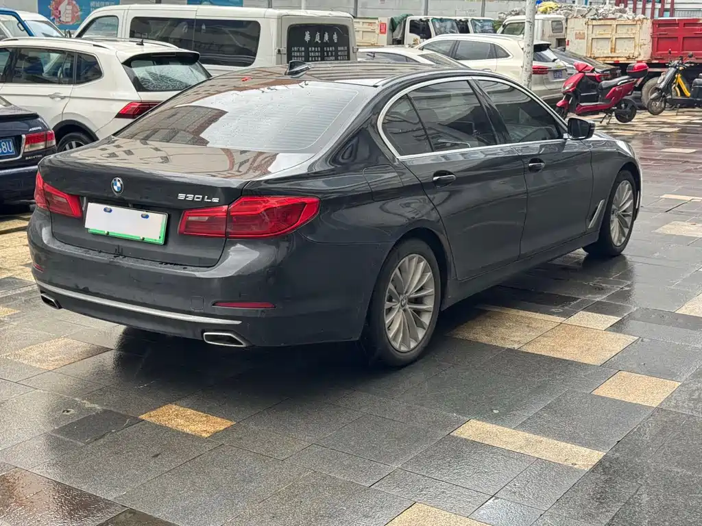 BMW 5 Series New Energy — миниатюра 8