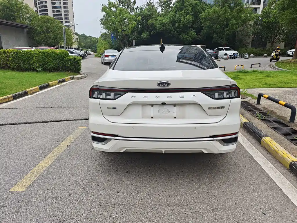 Ford Mondeo — миниатюра 6