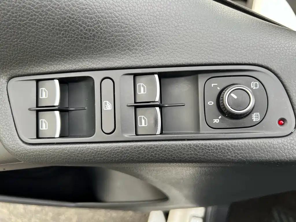 Volkswagen Tiguan — миниатюра 20