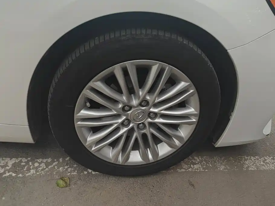 Lexus ES — миниатюра 6