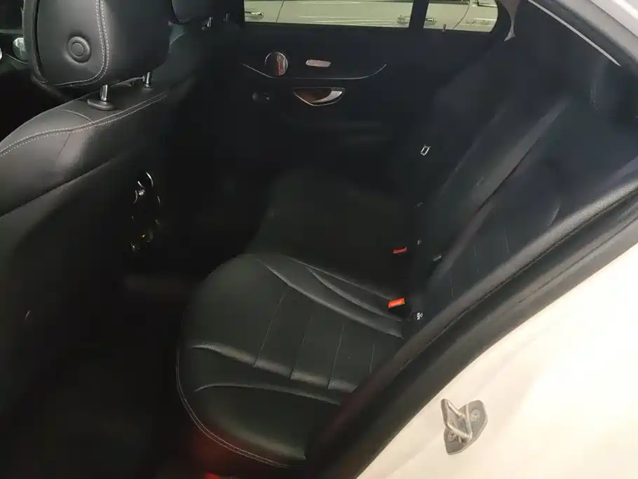 Mercedes-Benz C-Class — миниатюра 11