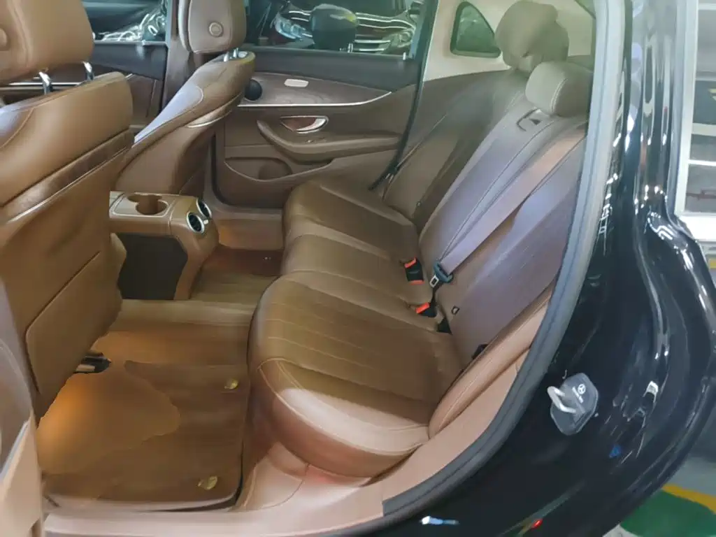 Mercedes-Benz E-Class — миниатюра 17