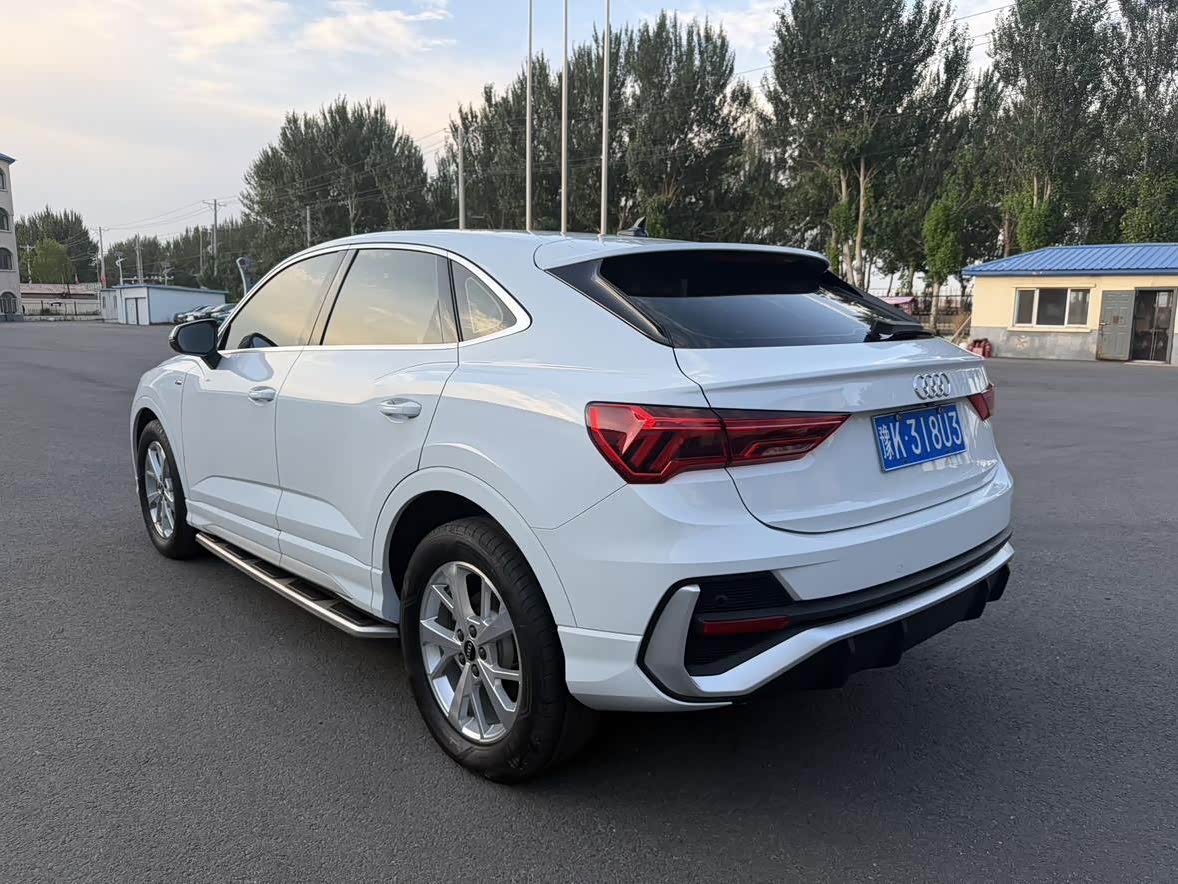 Audi Q3 Sportback 1.4 л 2022 г. Белый, пробег 42000 км