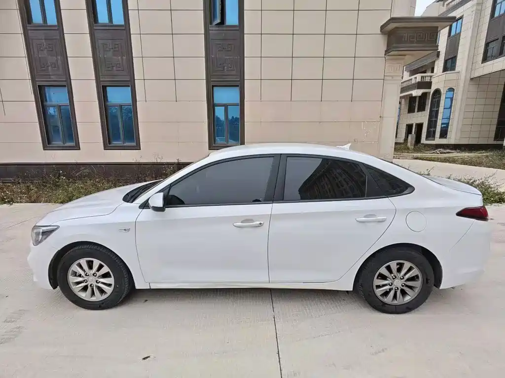 Hyundai Elantra — миниатюра 7