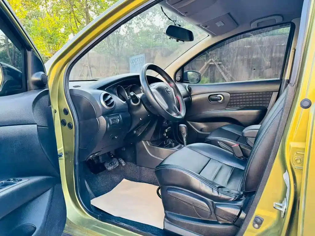 Nissan Livina — миниатюра 5