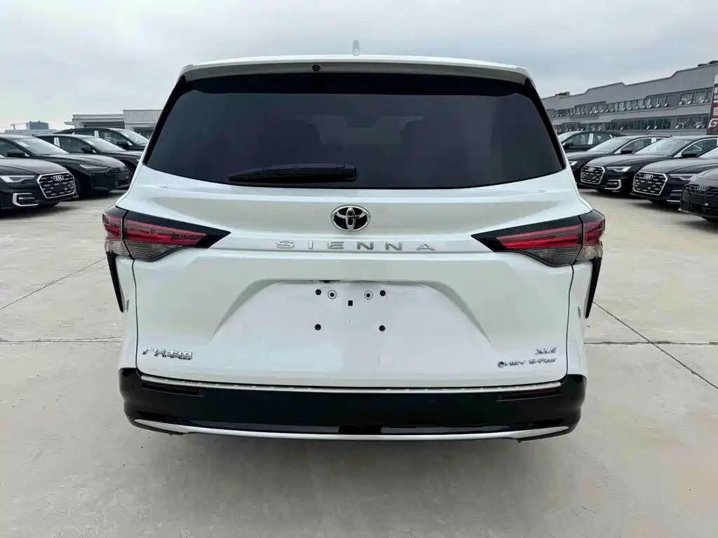 Toyota Sienna — миниатюра 7