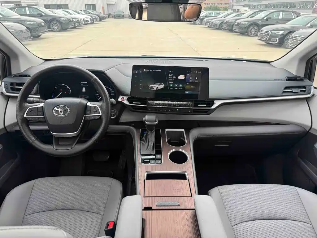 Toyota Sienna — миниатюра 9