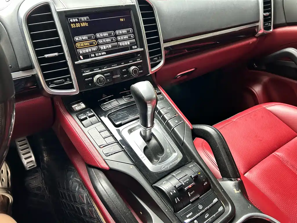 Porsche Cayenne — миниатюра 12
