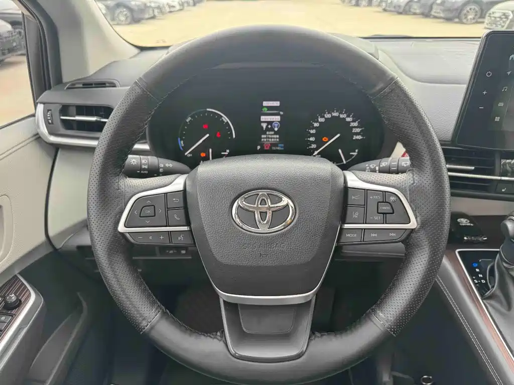Toyota Sienna — миниатюра 11