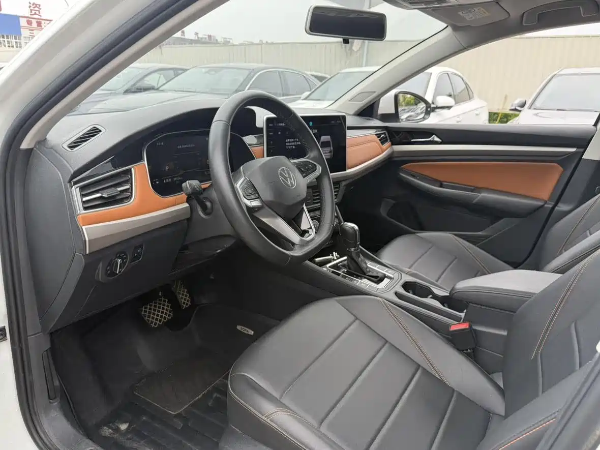 Volkswagen Bora 2023 Белый из Китая, фото 2