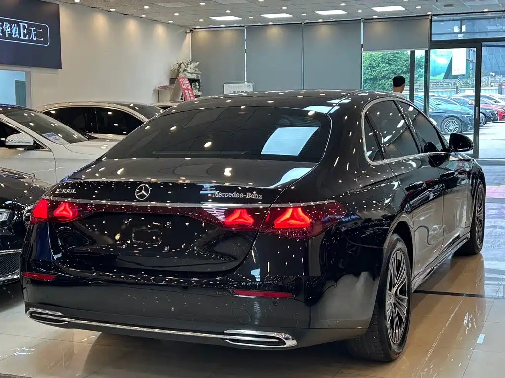 Mercedes-Benz E-Class — миниатюра 13