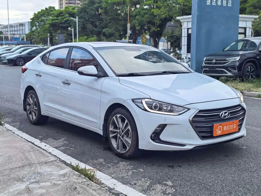 Hyundai Elantra — миниатюра 3