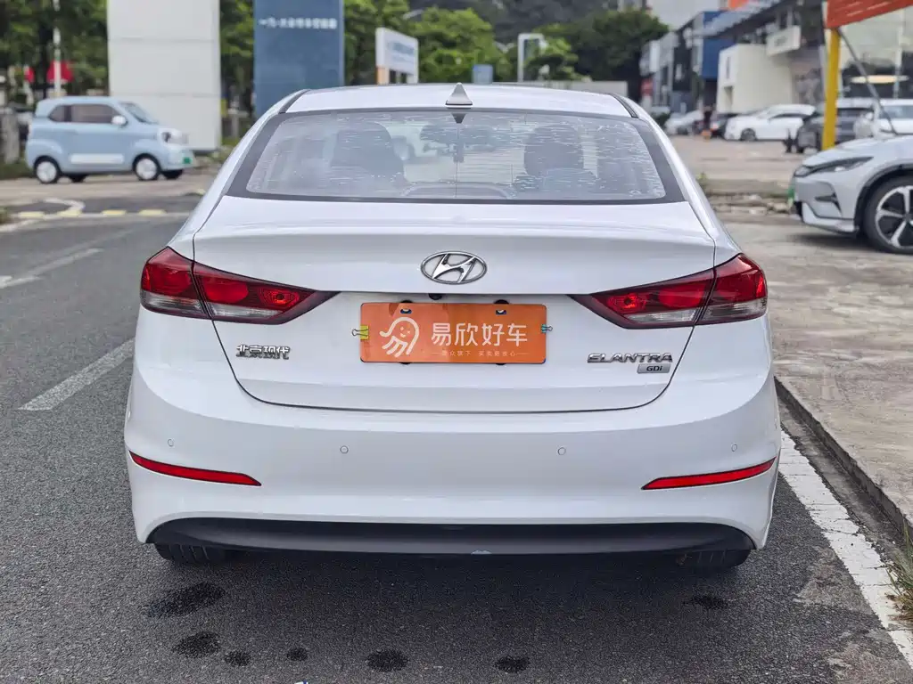 Hyundai Elantra — миниатюра 8