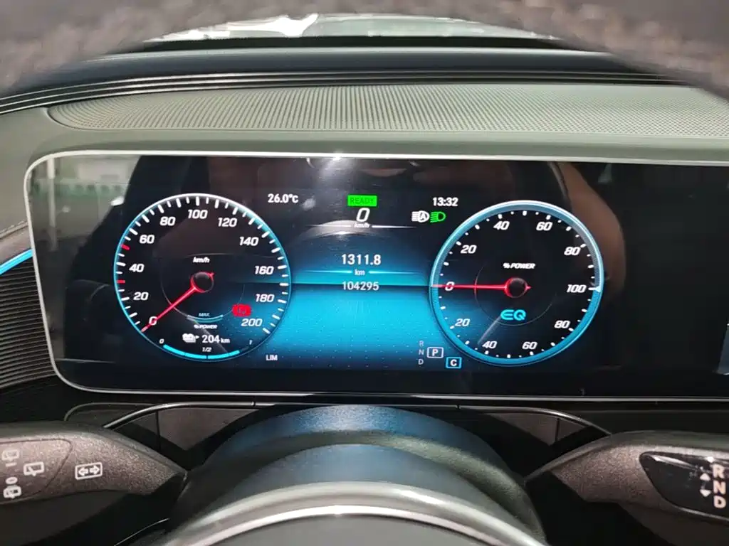 Mercedes-Benz EQC — миниатюра 12