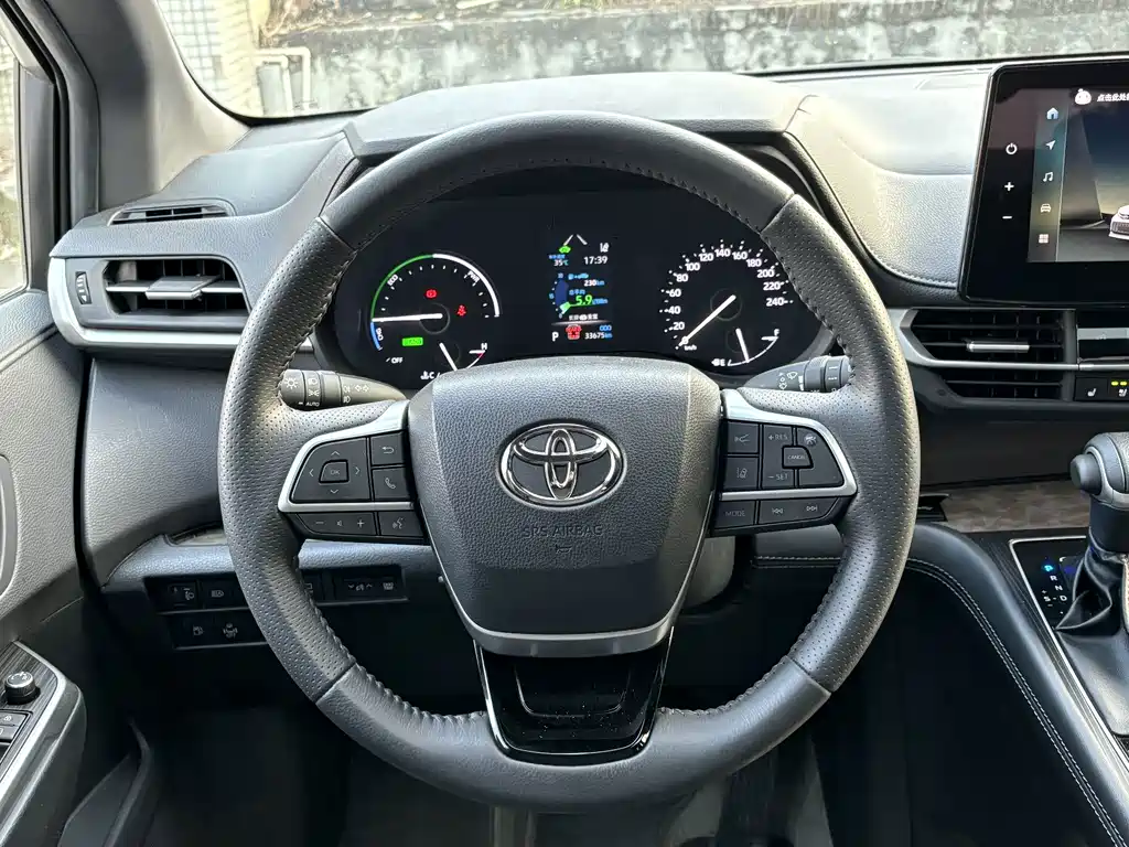 Toyota Sienna — миниатюра 12