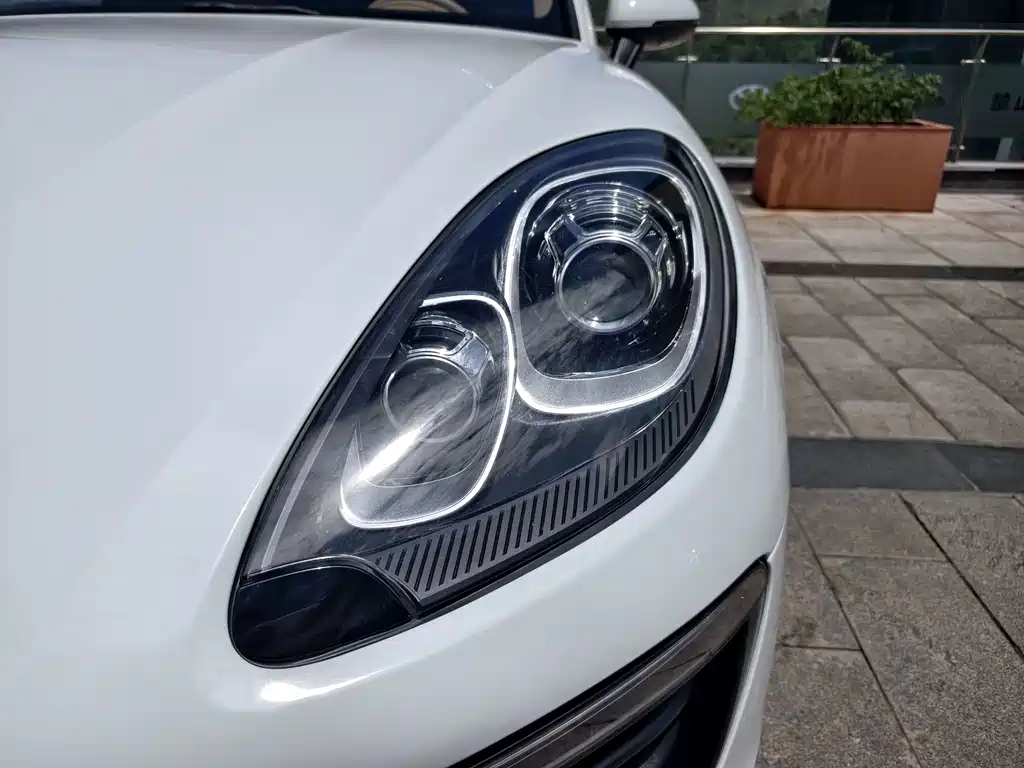 Porsche Macan — миниатюра 4