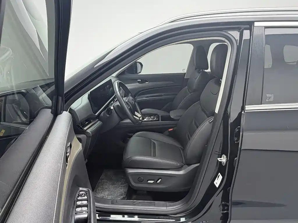 Ford Equator Sport — миниатюра 12