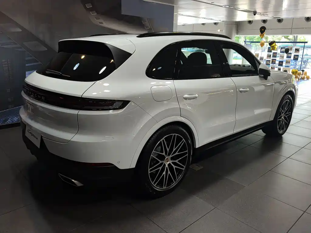 Porsche Cayenne — миниатюра 8