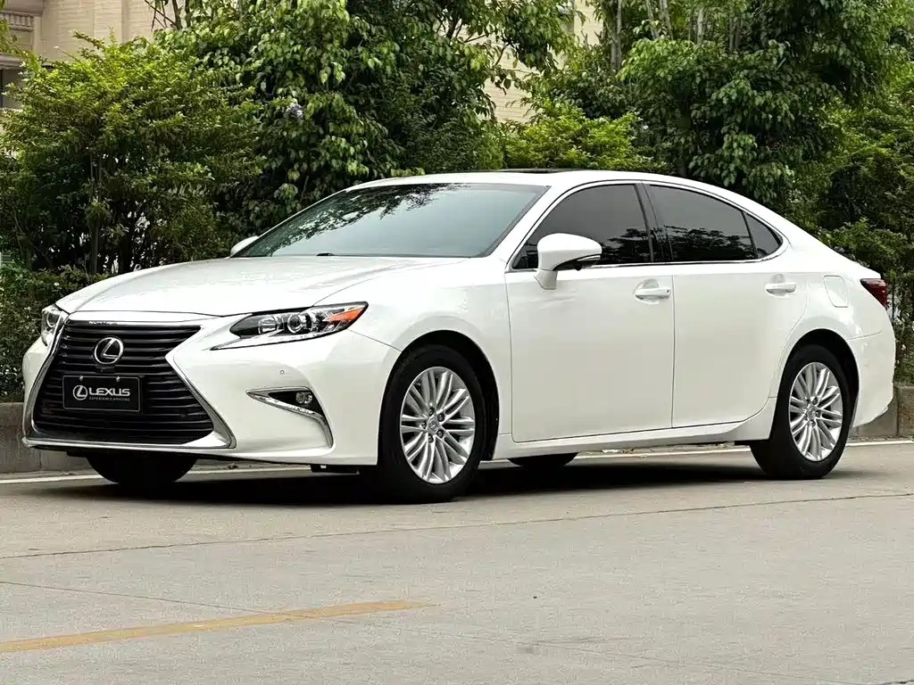 Lexus ES 2016