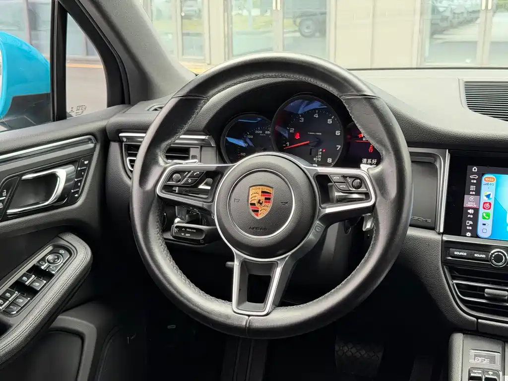 Porsche Macan — миниатюра 13