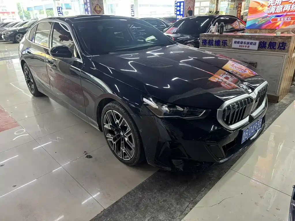 BMW 5 Series — миниатюра 2