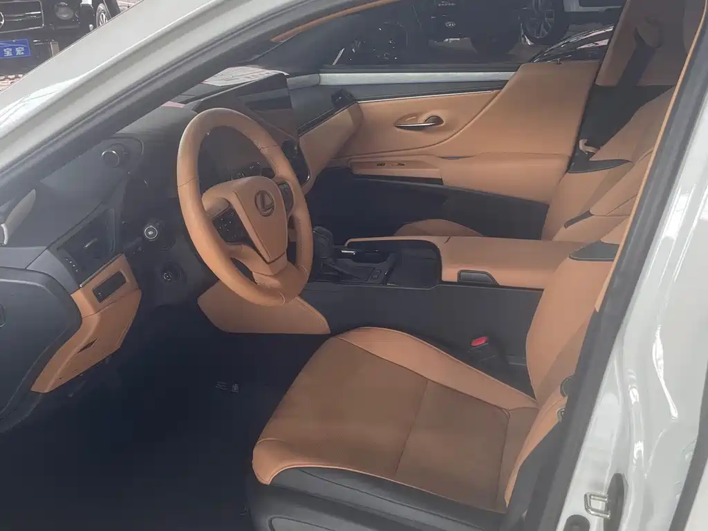 Заказать Lexus ES 2026 года за 5 193 294 ₽  из Китая