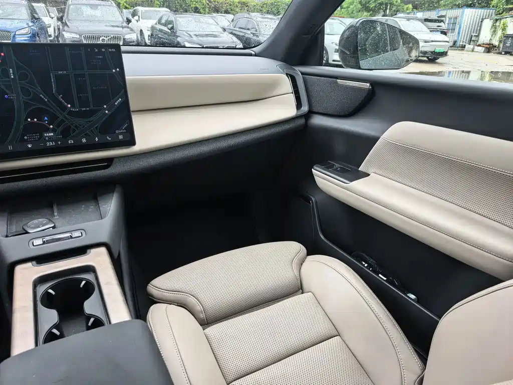 Volvo гибрид Volvo XC70 plug-in — миниатюра 9