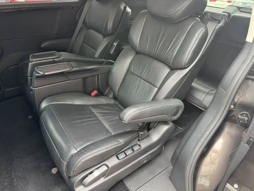 Honda Elysion — миниатюра 6