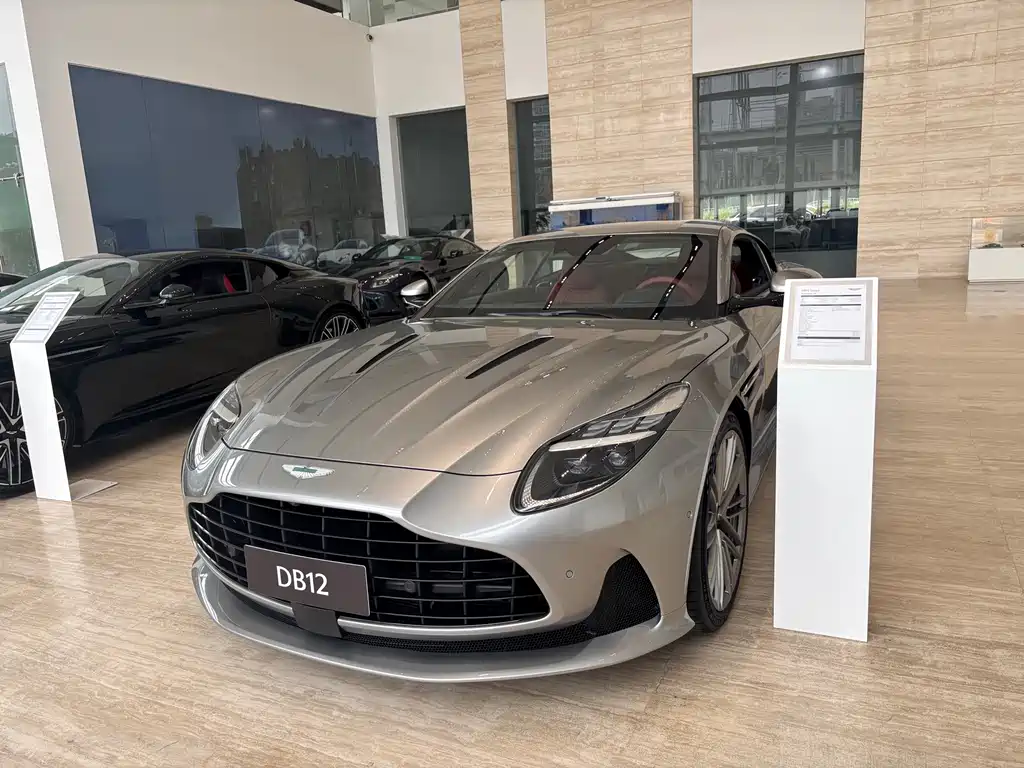 Купить Aston Martin DB12