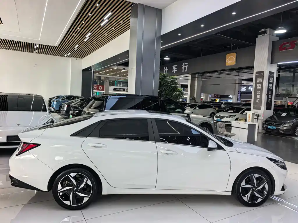 Hyundai Elantra — миниатюра 19