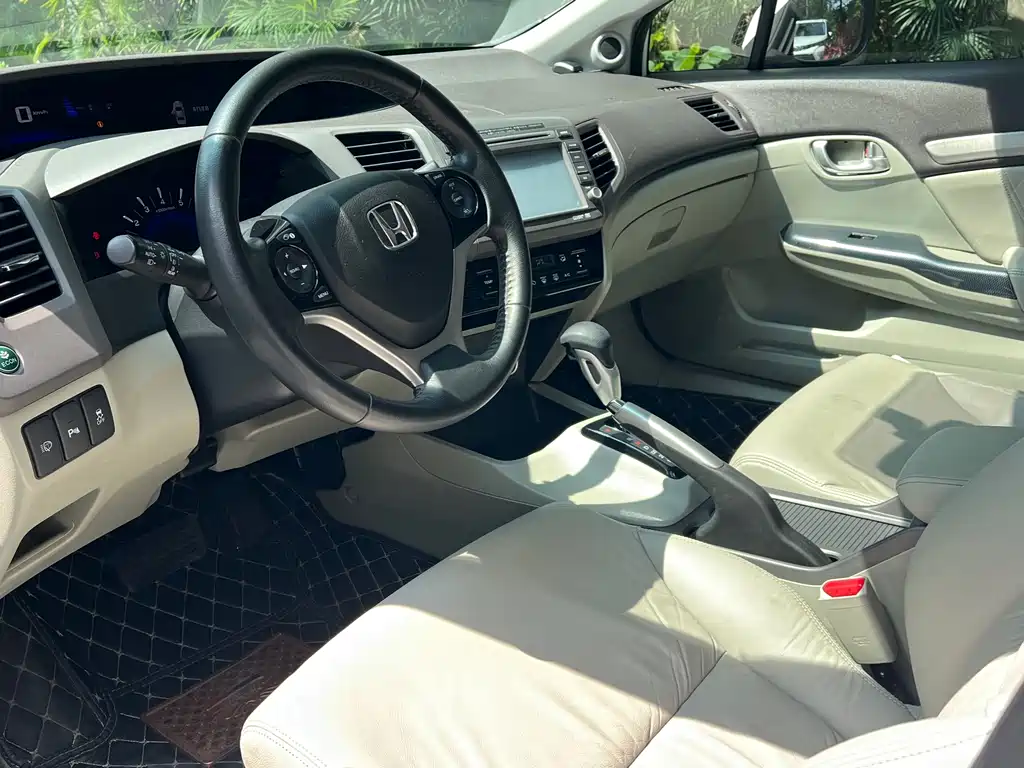 Honda Civic 2013 1.8L AT Luxury