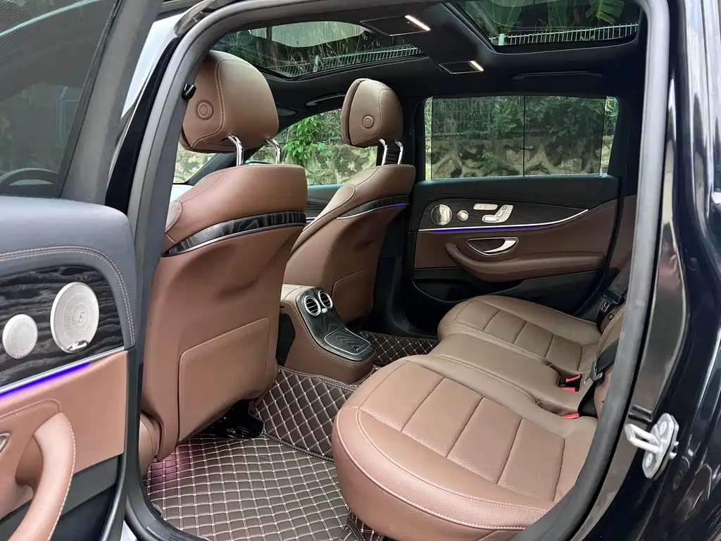Mercedes-Benz E-Class — миниатюра 6