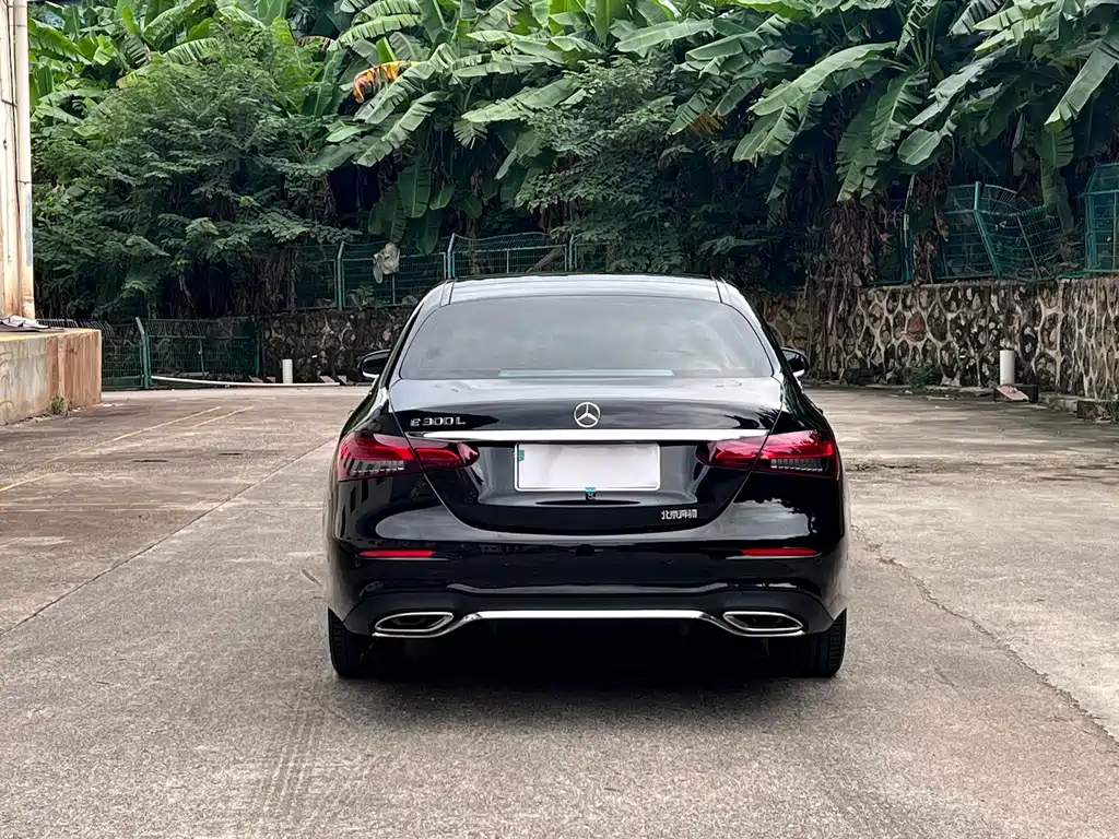 Mercedes-Benz E-Class — миниатюра 9