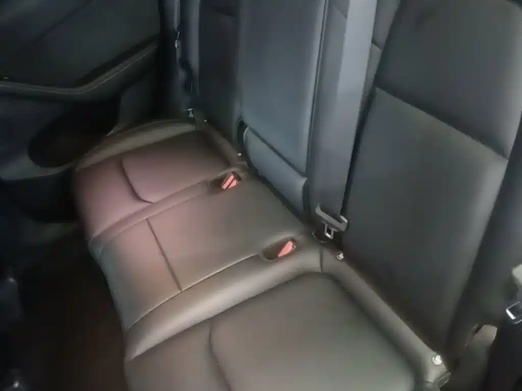 Tesla Model Y — миниатюра 17