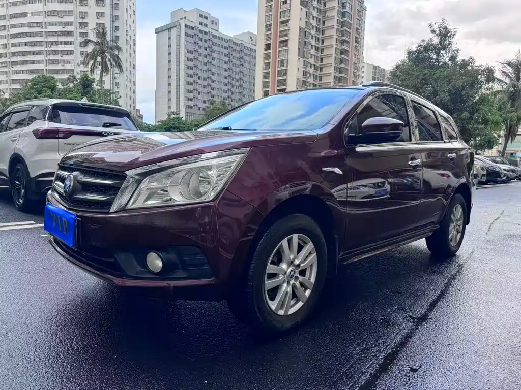 Venucia T70 2015