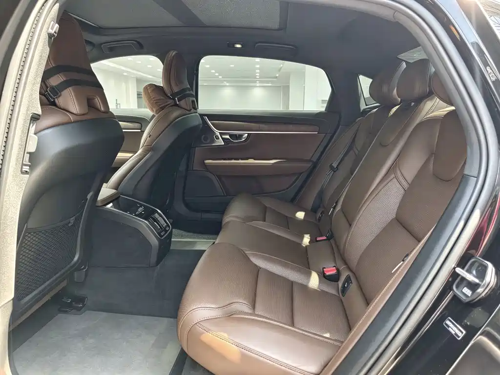 Volvo S90 — миниатюра 11