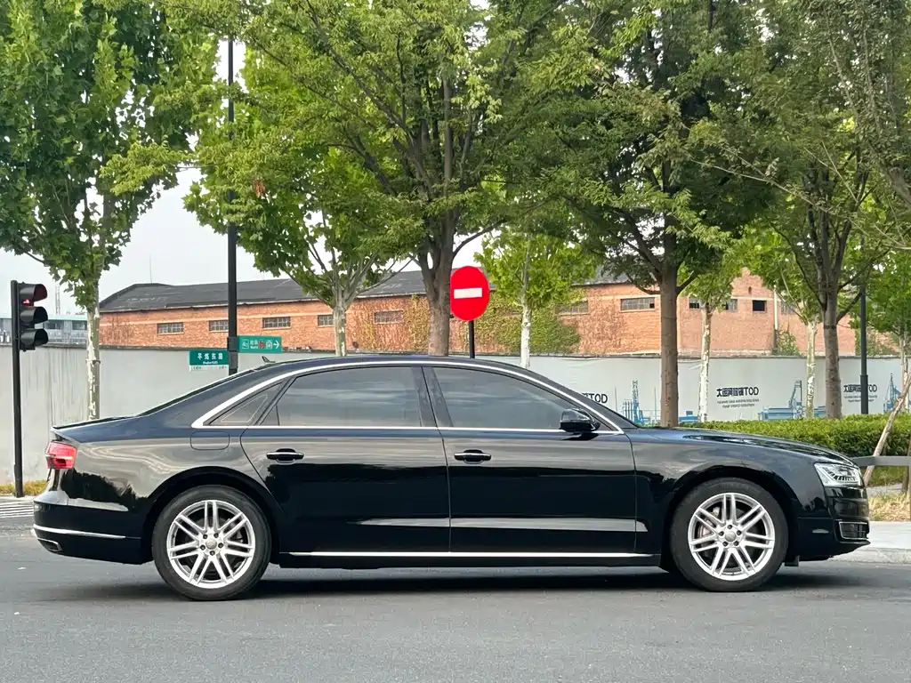 AUDI A8