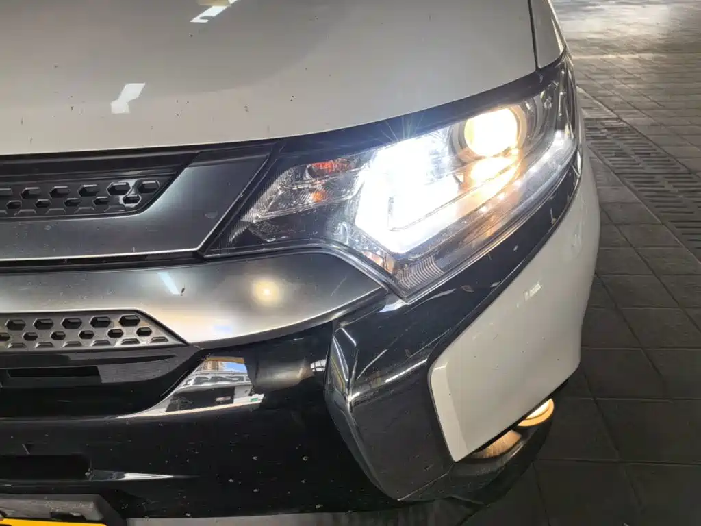 Mitsubishi Outlander — миниатюра 24