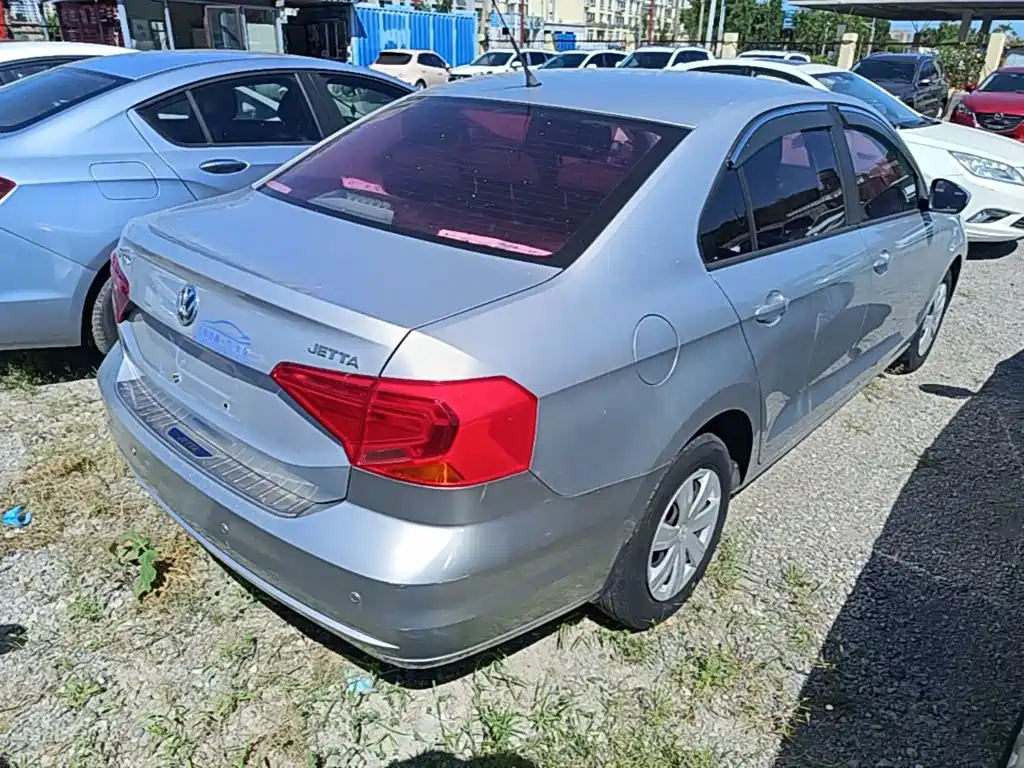 Volkswagen Jetta — миниатюра 7