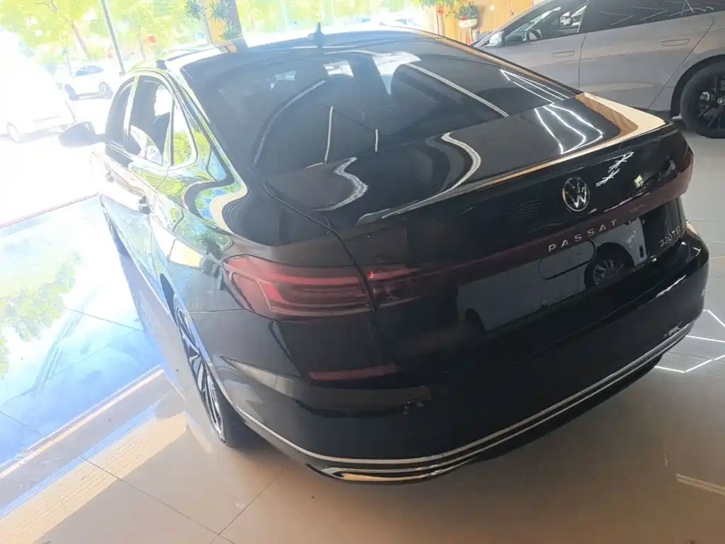 Volkswagen Passat 2022 330TSI Elite