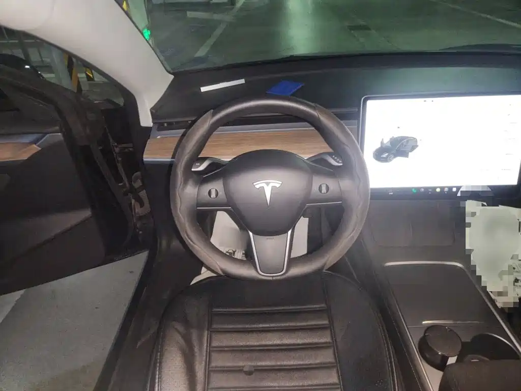 Tesla Model 3 — миниатюра 6