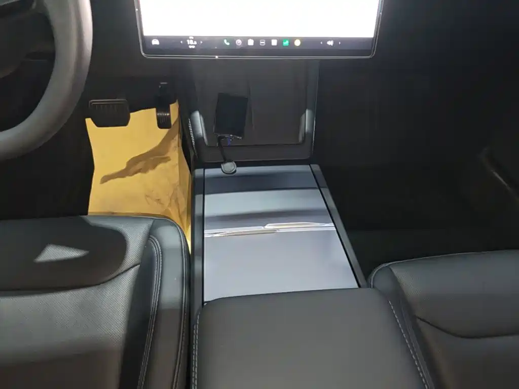 Tesla Model 3 — миниатюра 14