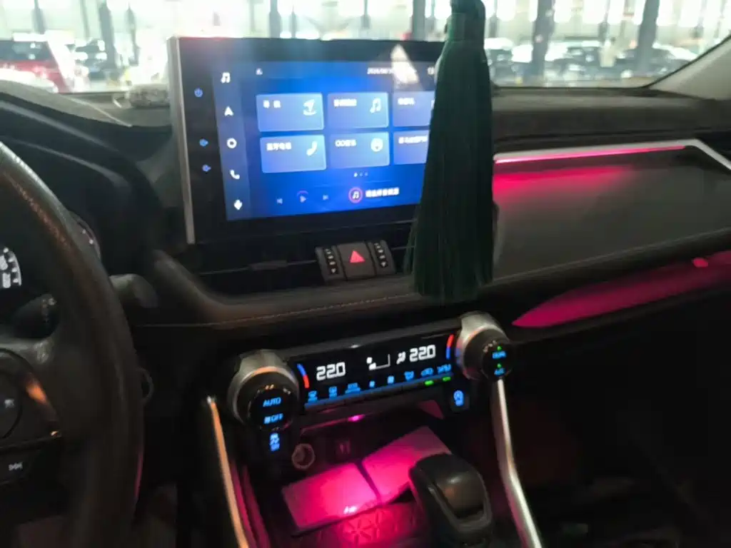 Toyota RAV4 — миниатюра 13